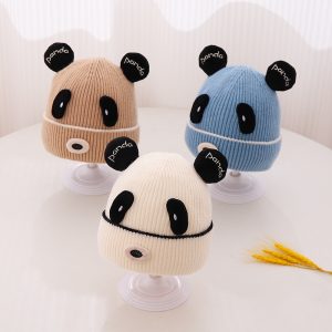 かわいらしい耳付きのキッズニット帽をカスタマイズする