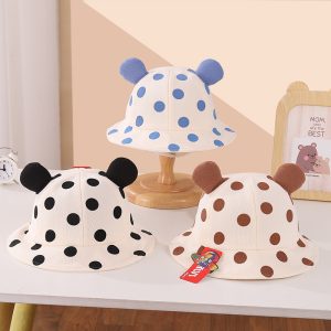 クマの耳が付いた幼稚園用バケットハットをカスタマイズする