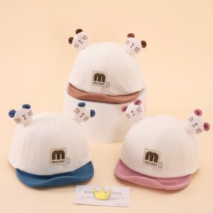 秋冬シーズン向けの赤ちゃん用ベースボールキャップをカスタマイズする